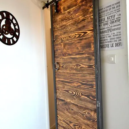 De Porticcio, Youyoube Apartmán