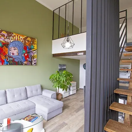 De Porticcio, Youyoube Apartmán