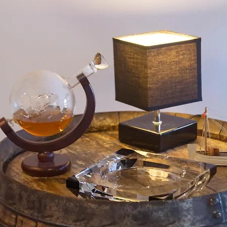 De Porticcio, Youyoube Apartman *